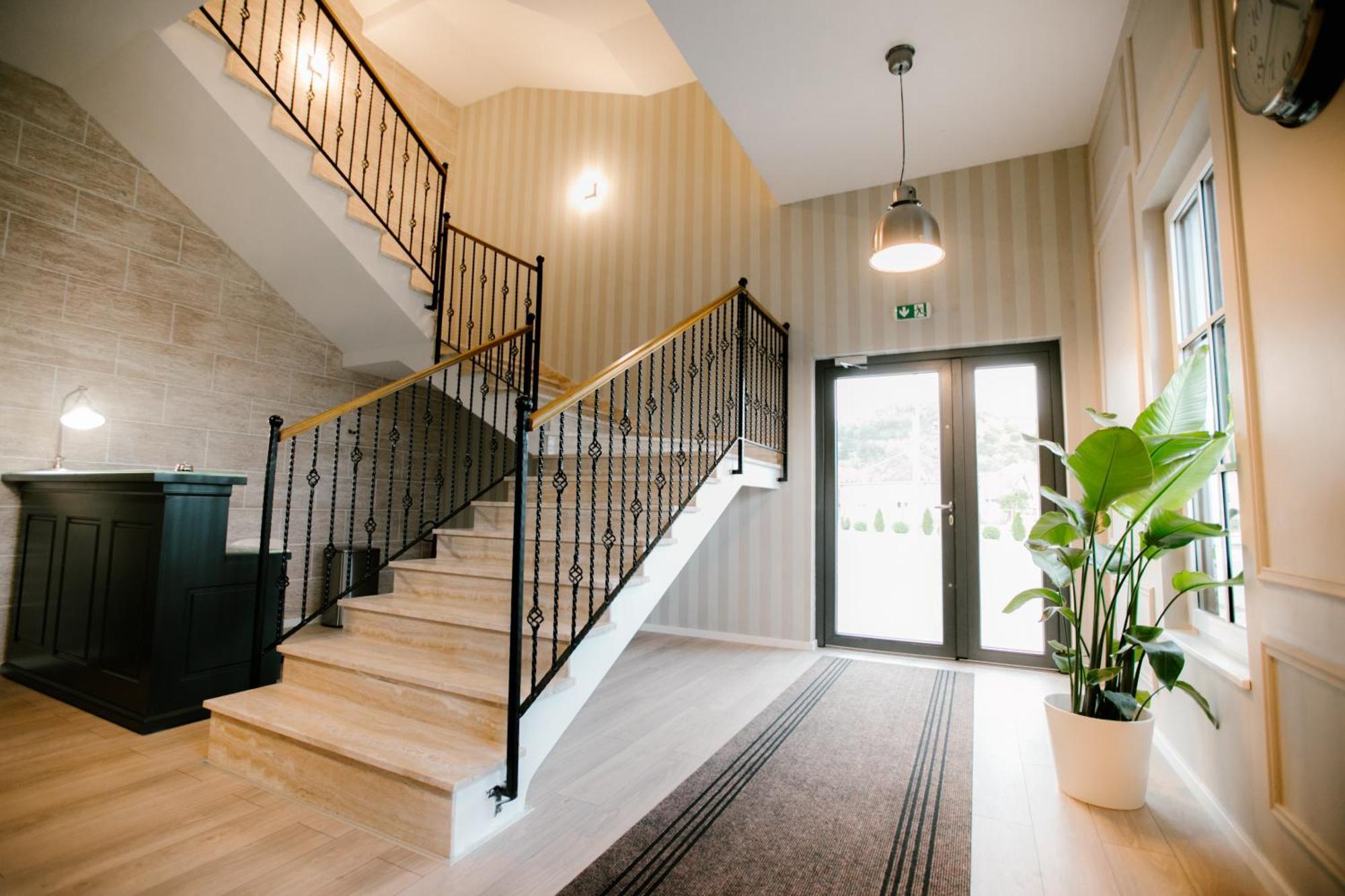 Hotel Beli Dvor Čačak المظهر الخارجي الصورة