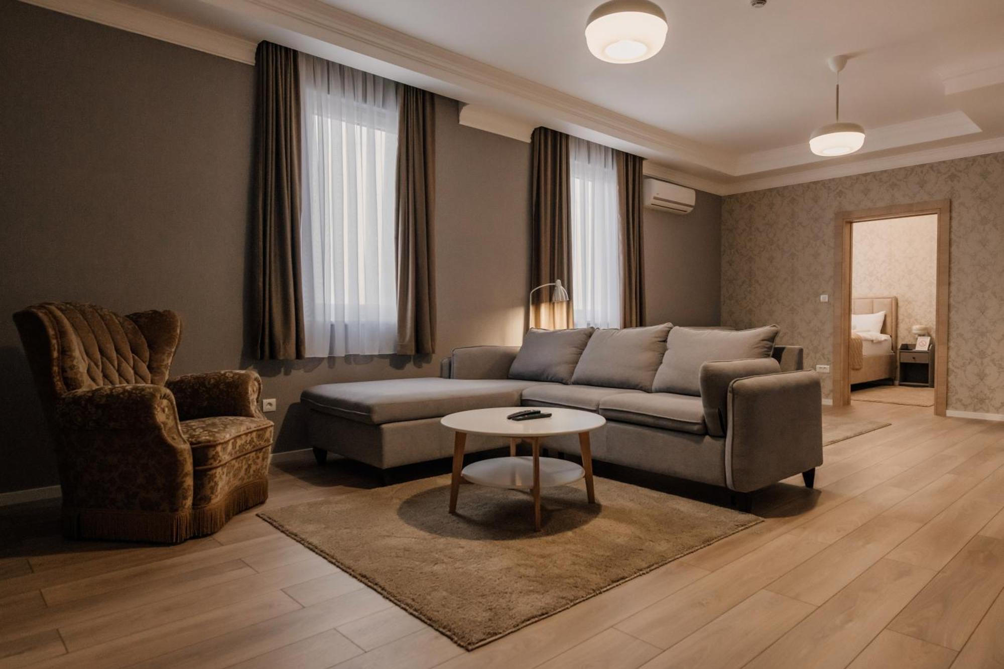 Hotel Beli Dvor Čačak المظهر الخارجي الصورة